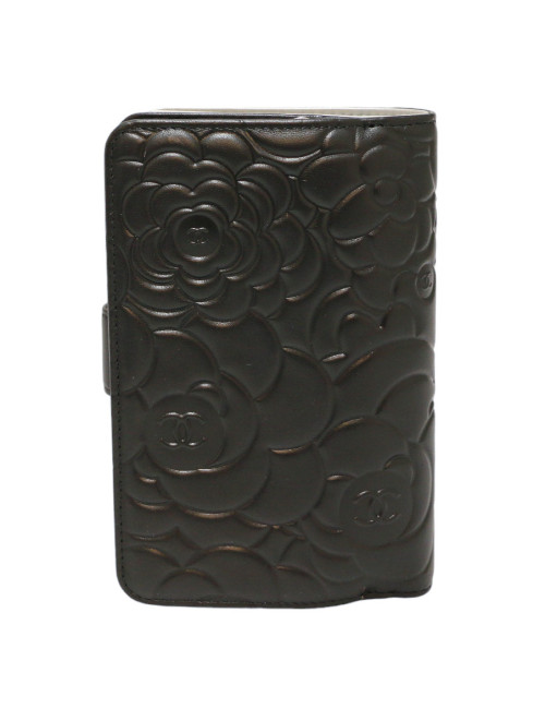 Compagnon CHANEL cuir embossé camélias