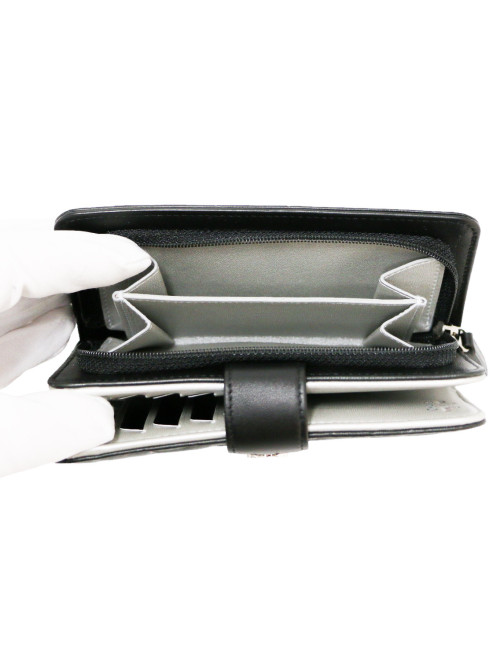 Compagnon CHANEL cuir embossé camélias