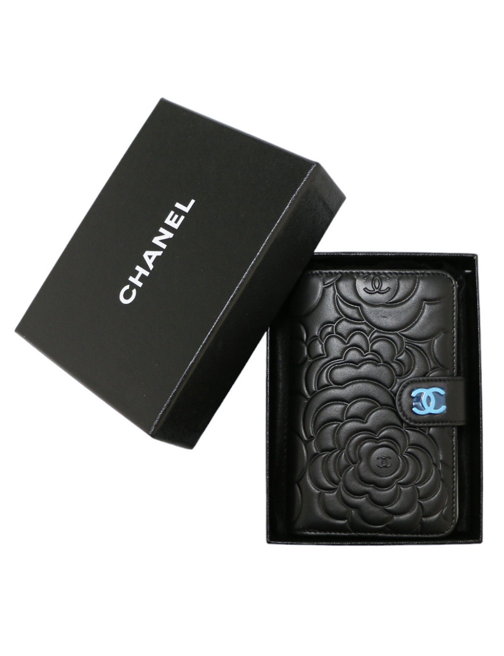 Compagnon CHANEL cuir embossé camélias