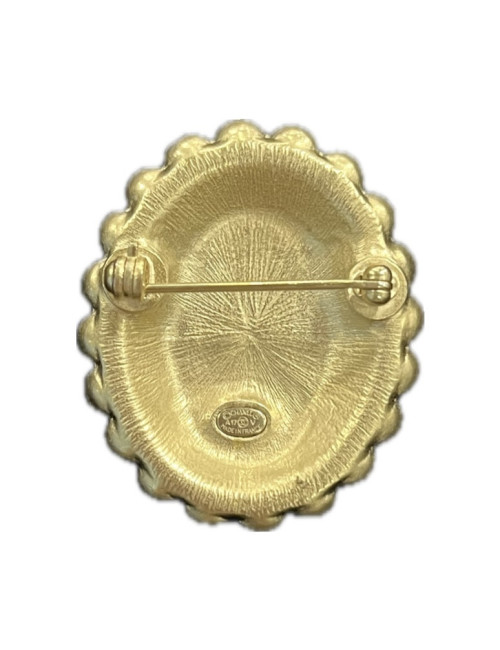 Broche CHANEL ovale sertie de perles nacrées