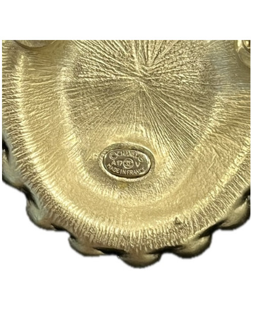 CHANEL Oval Pearly Brooch