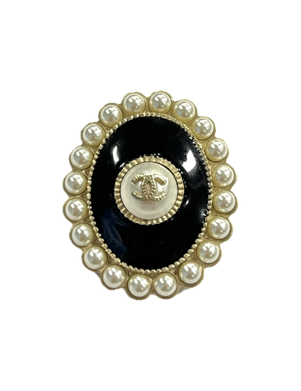 Broche CHANEL ovale sertie de perles nacrées