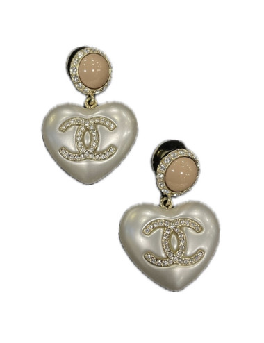 Clous pendants CHANEL coeur nacré