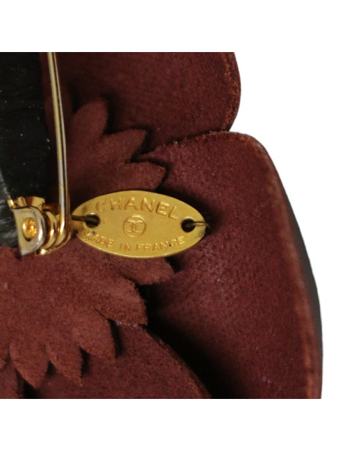 Broche camélia CHANEL cuir bordeaux foncé
