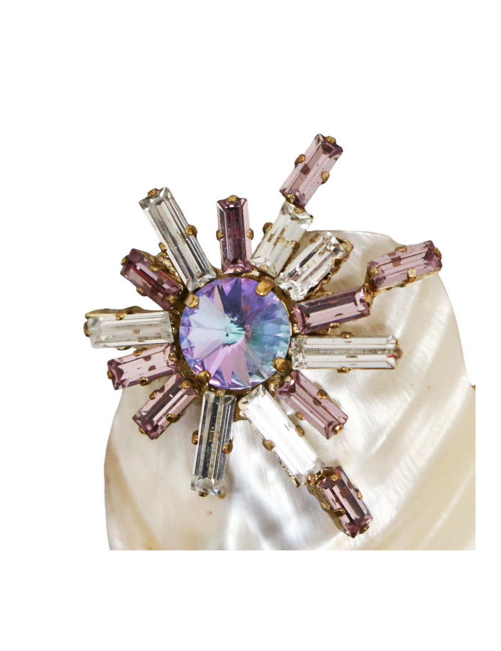 Broche CHRISTIAN LACROIX coeur nacre