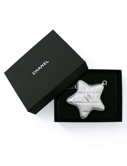 Charm CHANEL cuir d'agneau