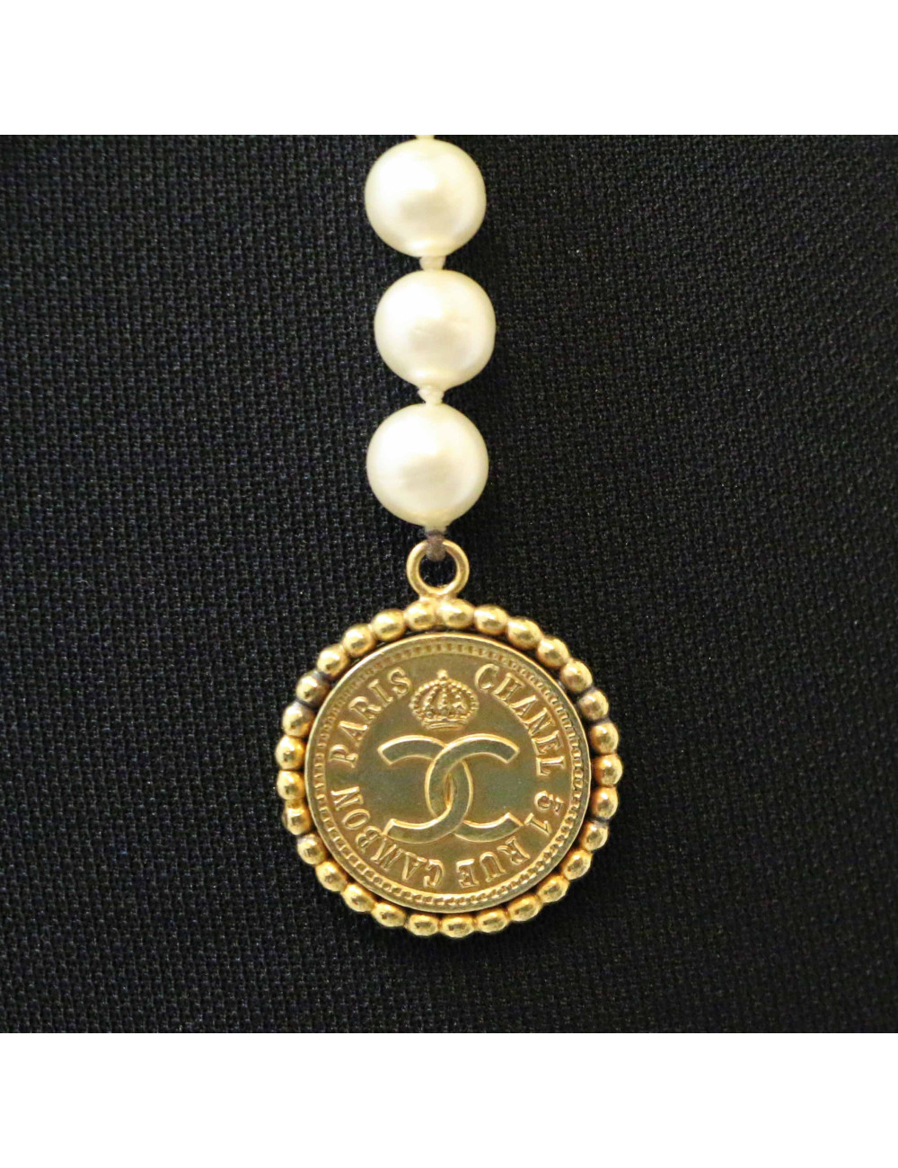 CHANEL perlescent pearls belt