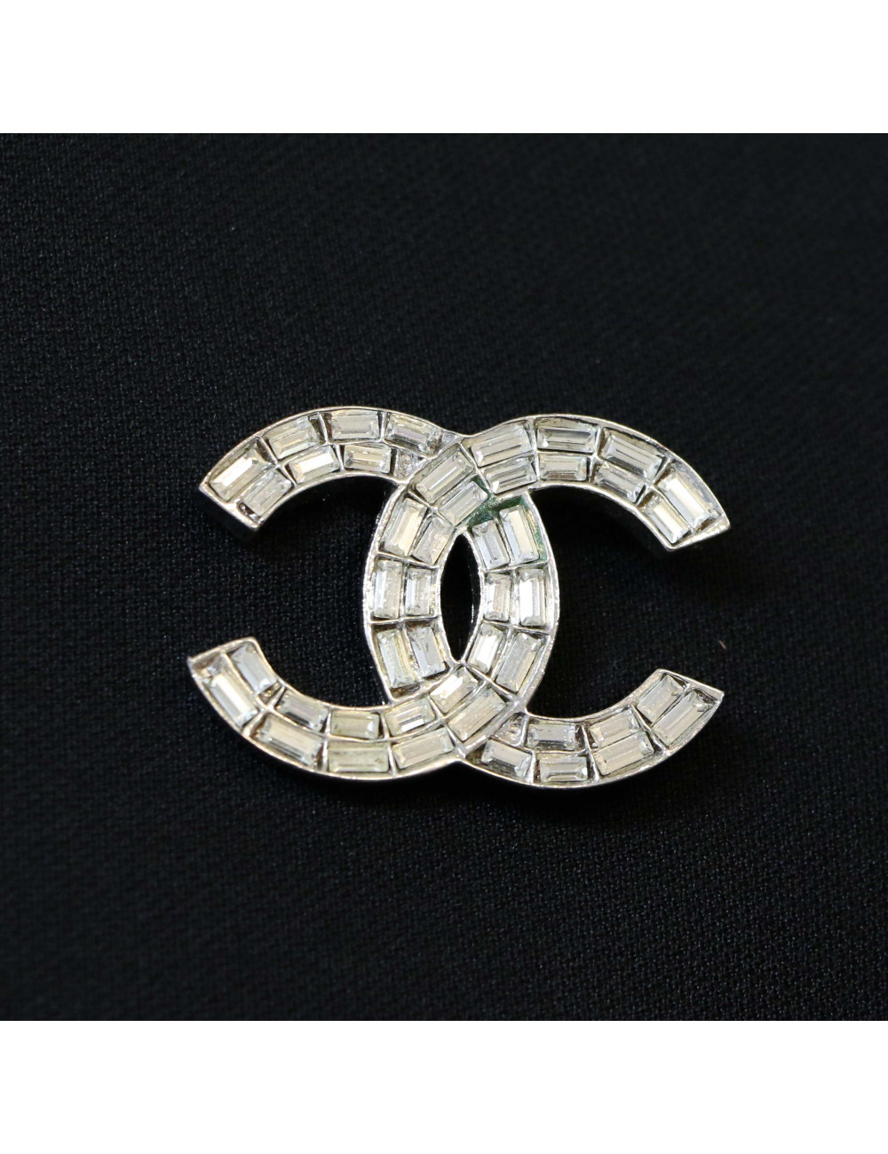 Broche CHANEL cristal taille baguette