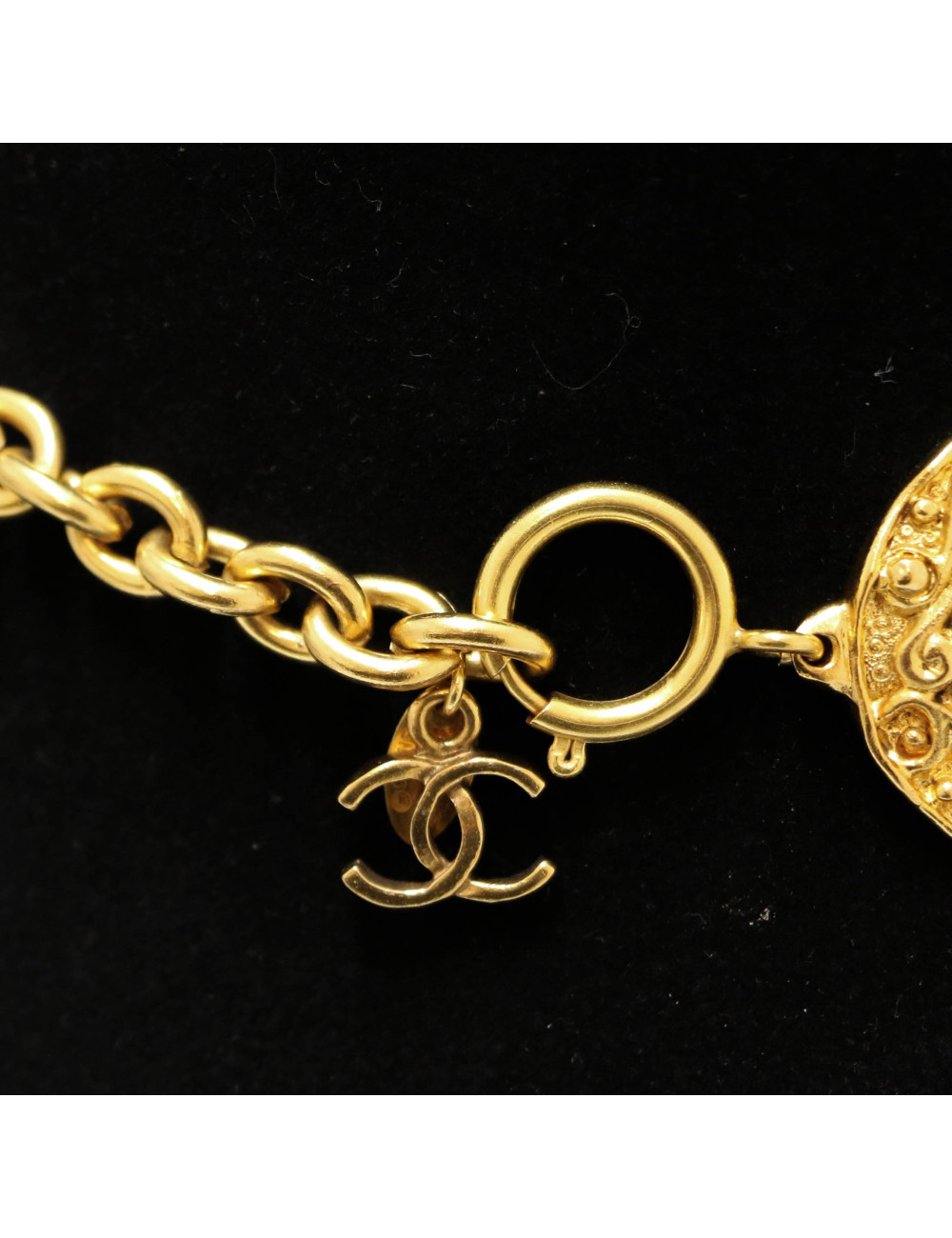 CHANEL multicolor choker necklace