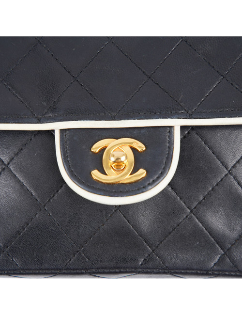 Petit sac vintage CHANEL noir gansé de blanc