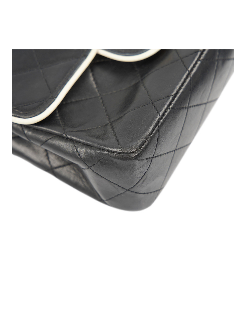 Petit sac vintage CHANEL noir gansé de blanc