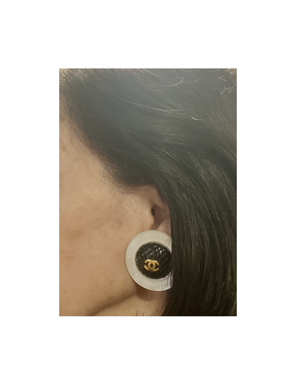 Grands clips CHANEL nacré et noir Couture