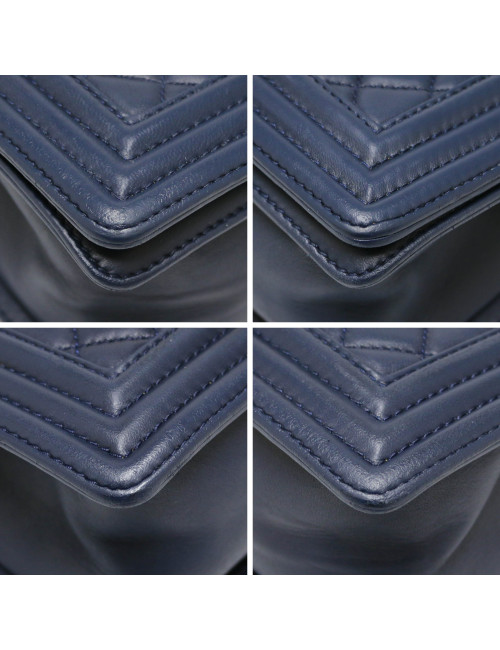 Boy CHANEL cuir d'agneau bleu