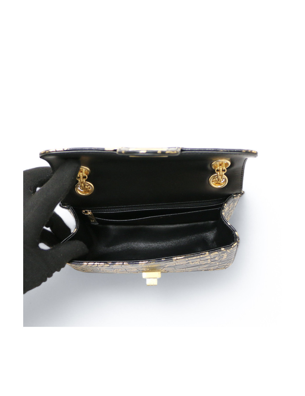 Sac CHANEL  imitation crocodile noir peint c h a n e l doré