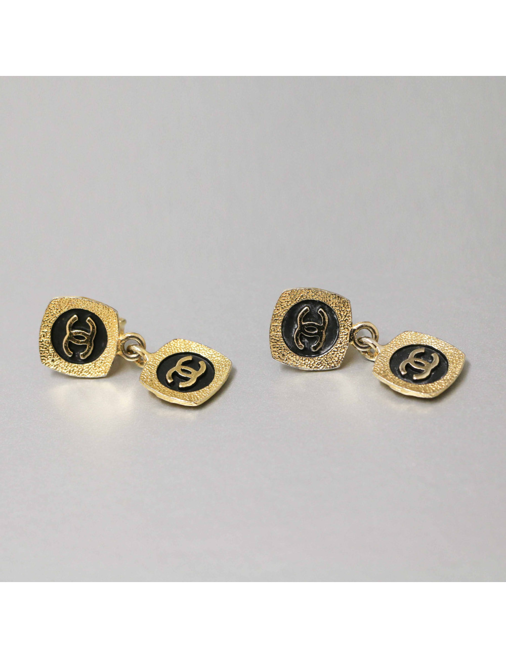 CHANEL vintage gold ans black clip-on earrings