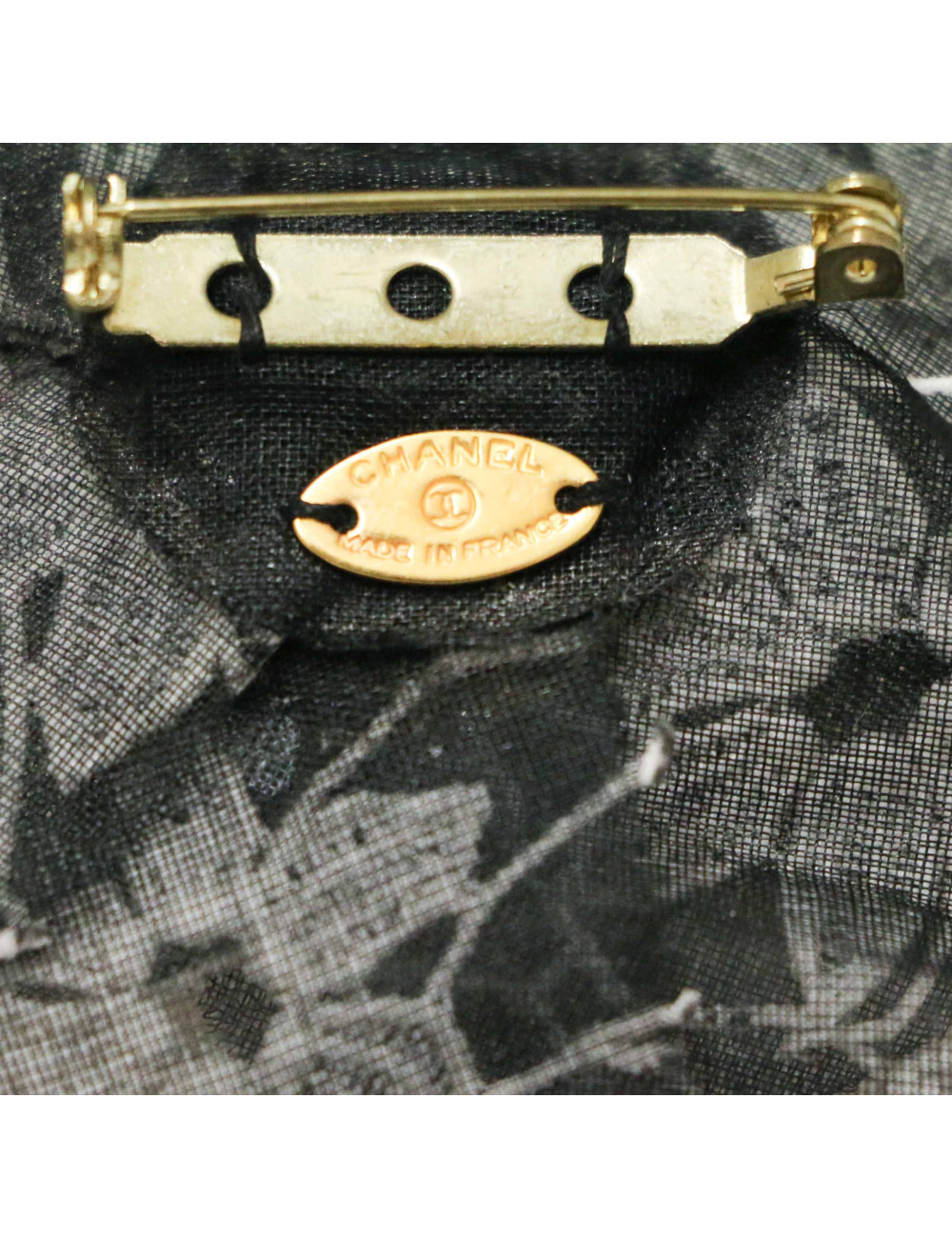 Broche CHANEL brodé