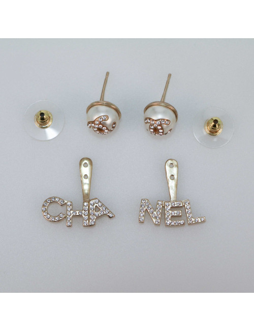 Clous CHANEL. CHA  NEL