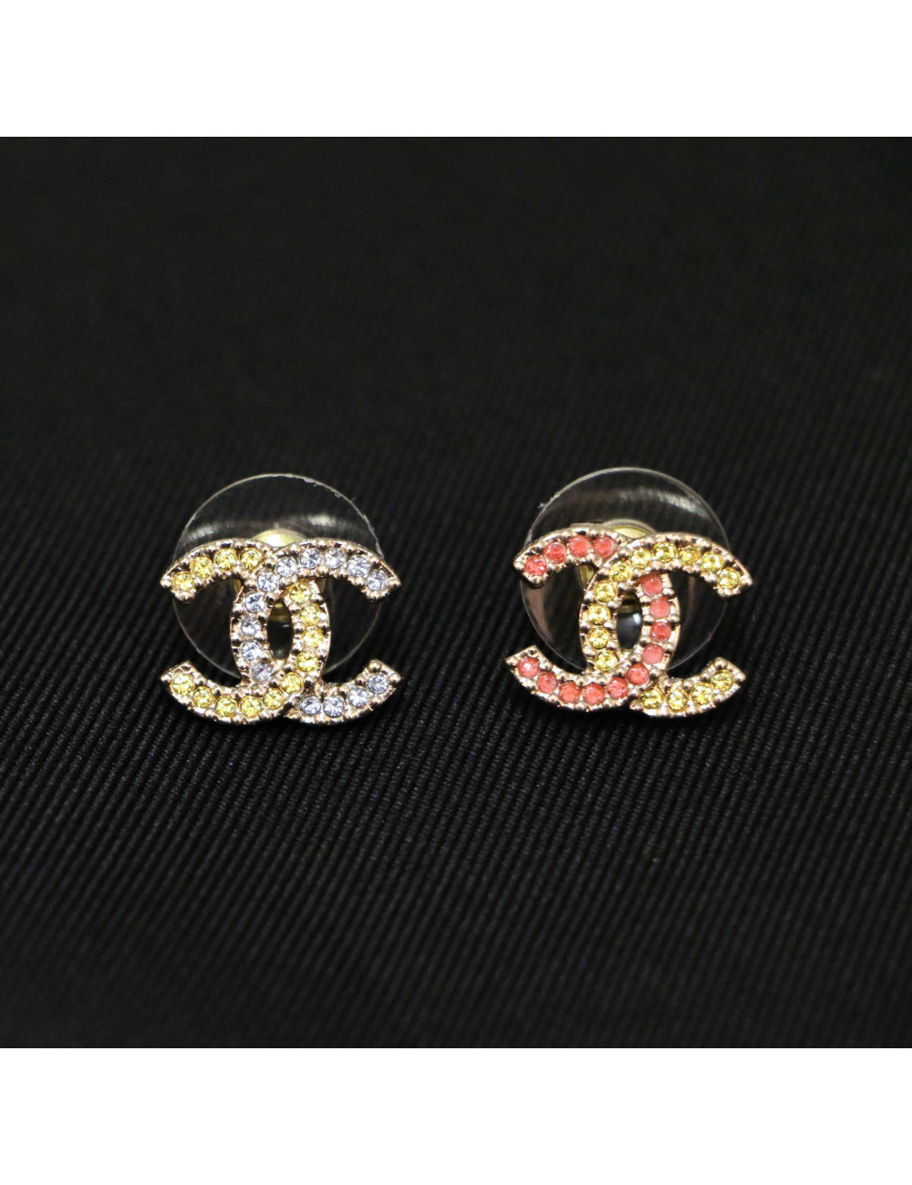 Clous CHANEL strass de couleurs