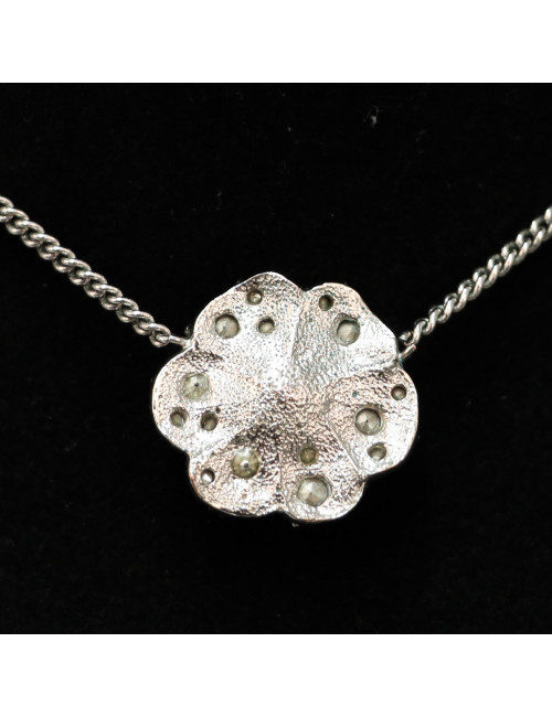 Collier camélia CHANEL brillants Swarovski