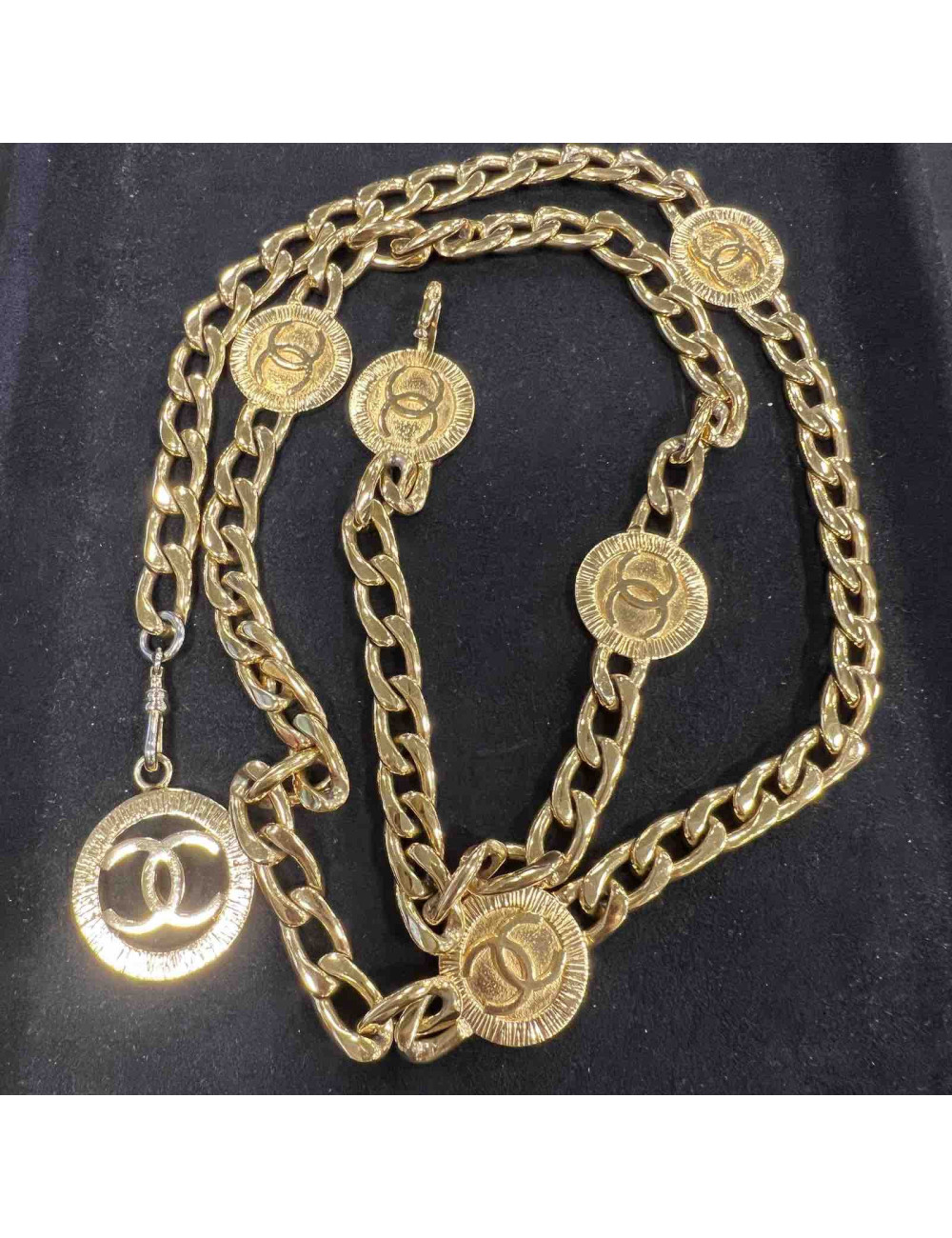 Ceinture CHANEL chaine dorée médaillons CC