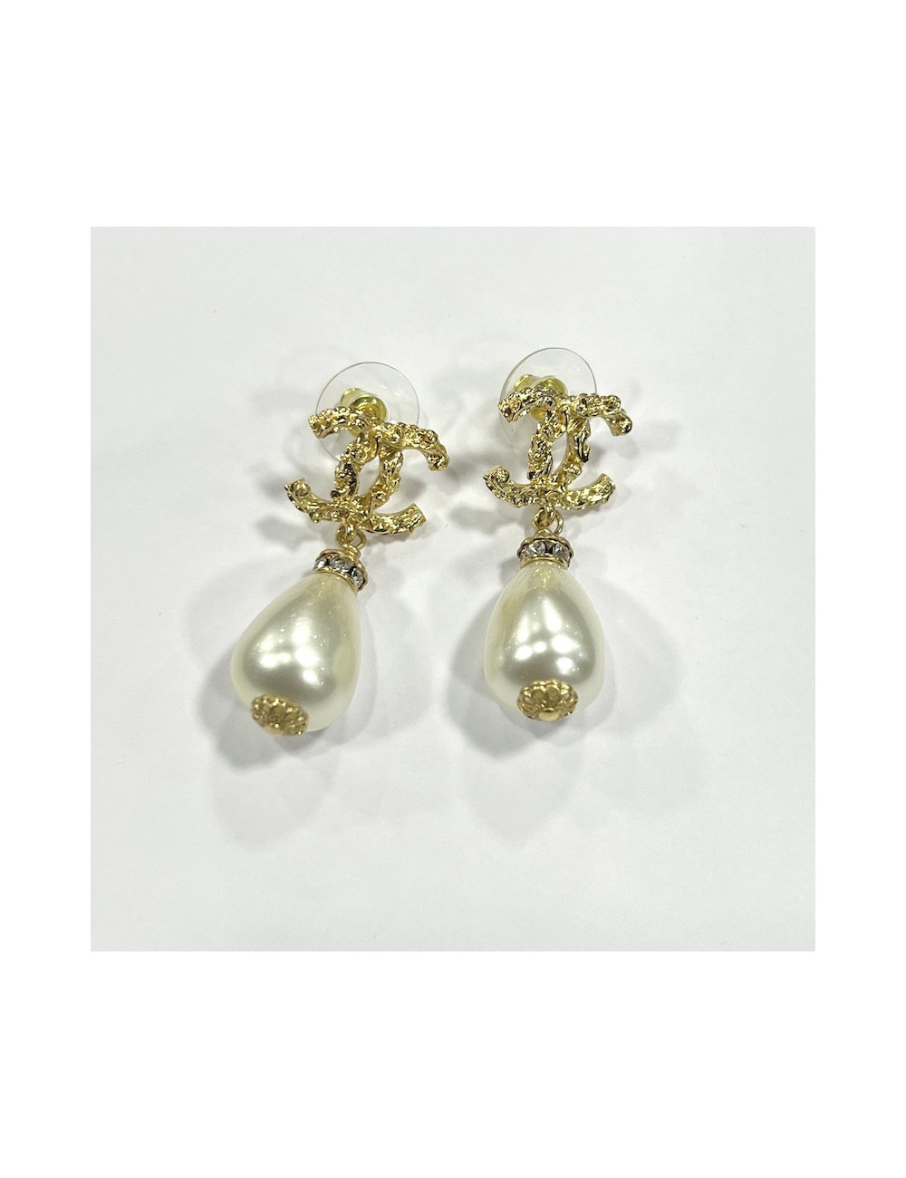 Clous d'oreilles CHANEL pendants dorés