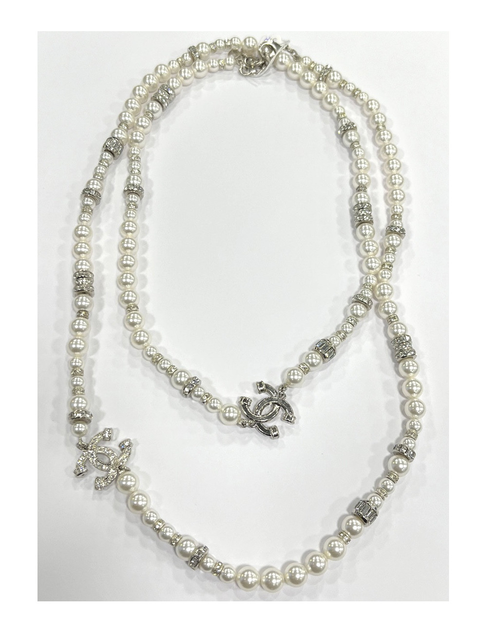 Long sautoir CHANEL CC strass argenté