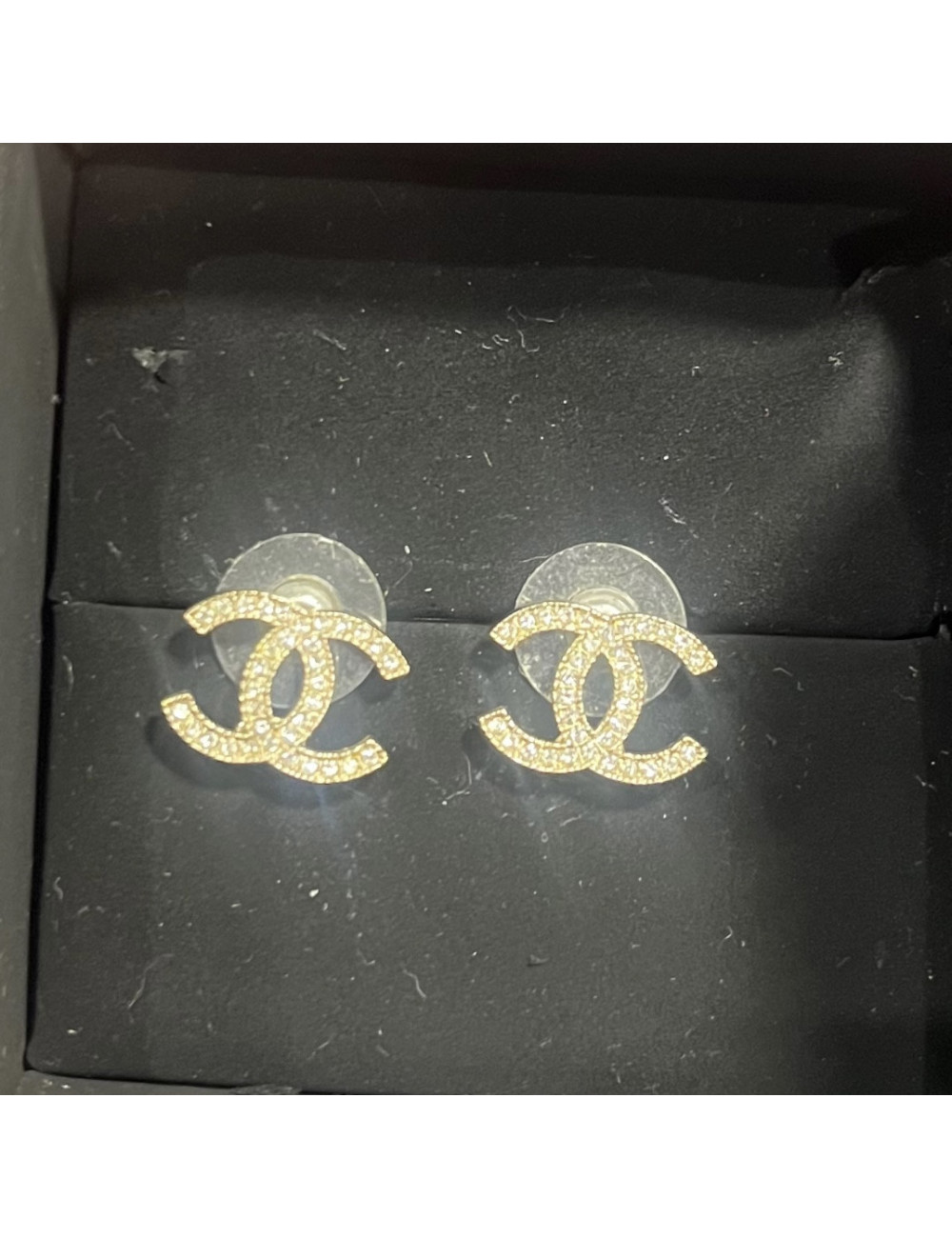 Boucles d'oreille CHANEL CC strass