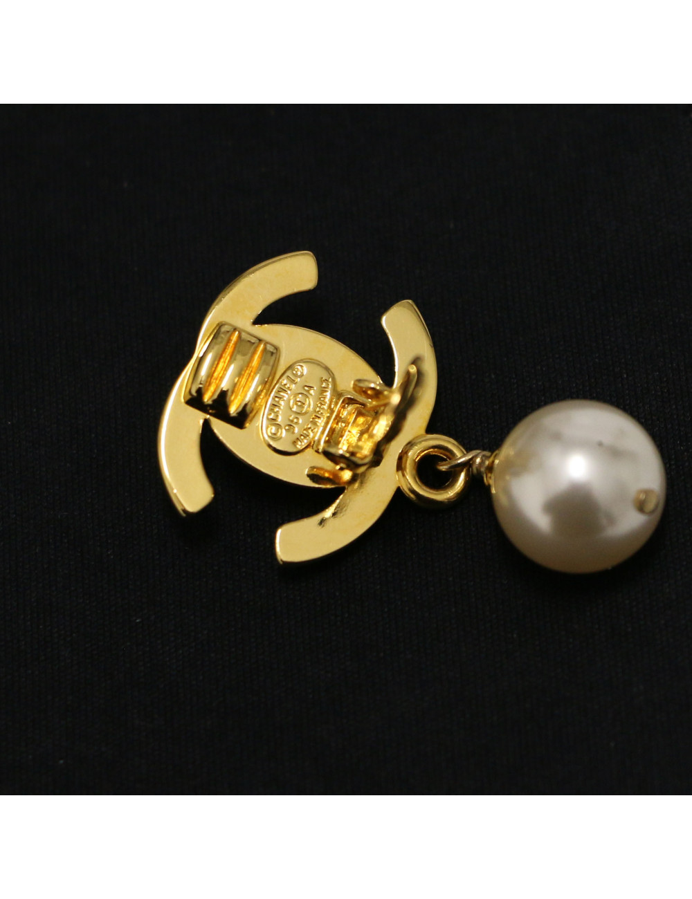 Clips CC Turnlock CHANEL perle pendante