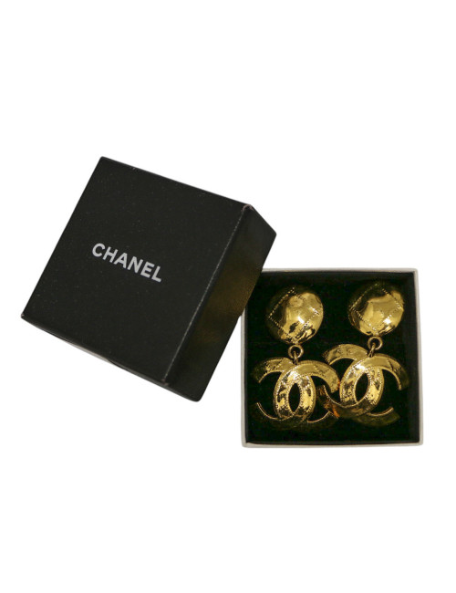 Gros clips Chanel dorés : livraison express monde par transporteur