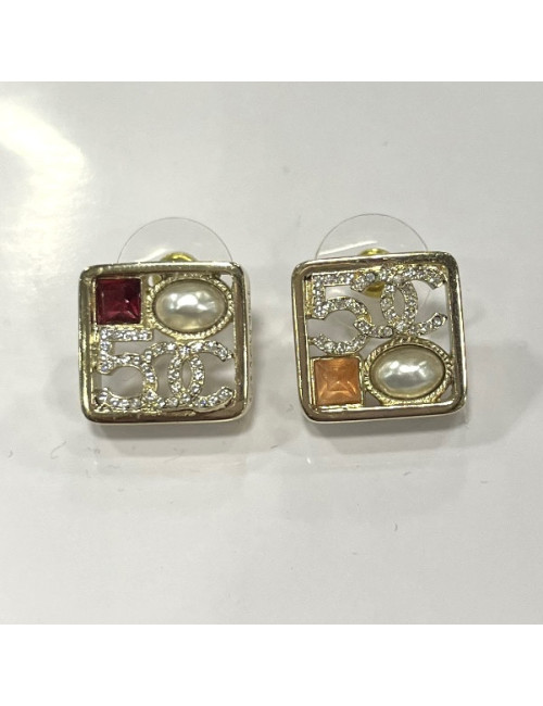 Clous d'oreilles CHANEL carré 5CC