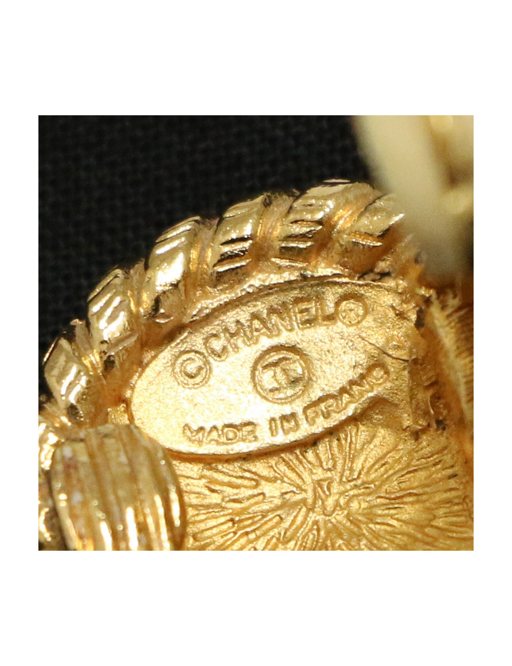 Petits clips CHANEL CC ronds