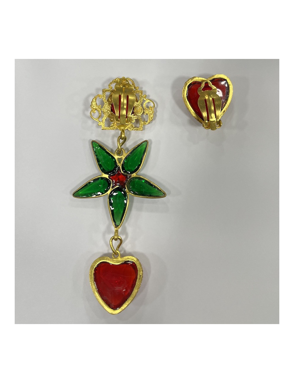 Clous Marguerite de Valois étoile et coeur en pate de verre