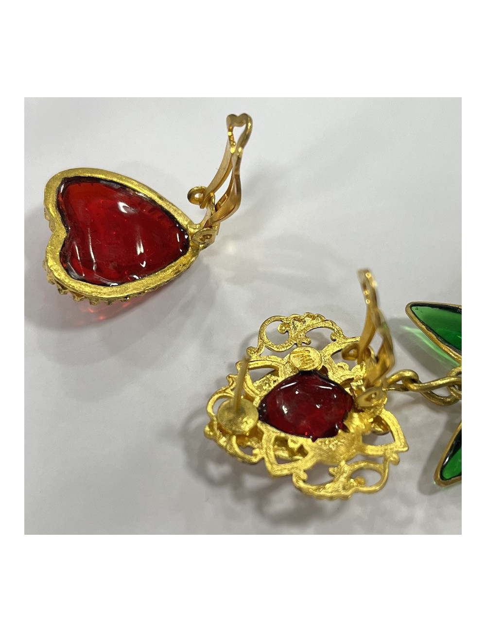 Clous Marguerite de Valois étoile et coeur en pate de verre