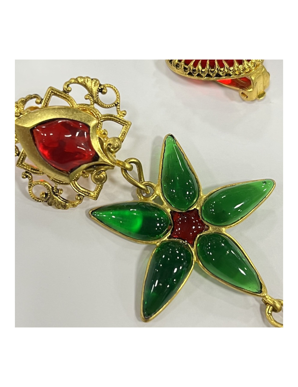 Clous Marguerite de Valois étoile et coeur en pate de verre