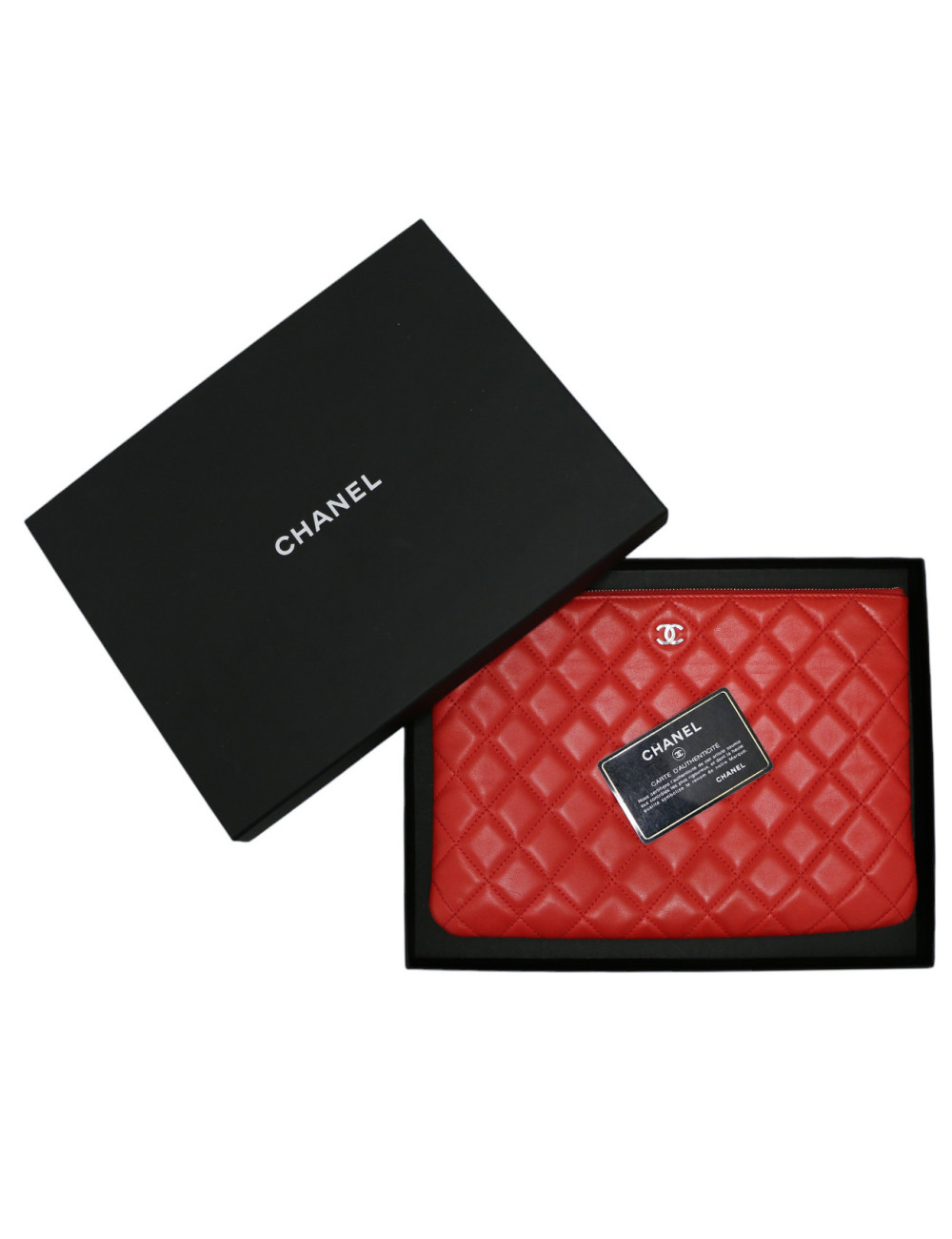 Pochette Chanel rouge matelassée : sera livrée dans sa boîte d'origine