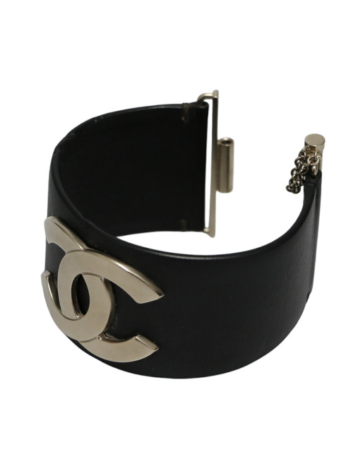 Manchette Chanel cuir noir : livraison gratuite partout en Europe