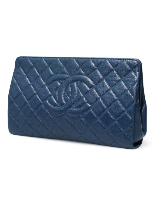 Pochette matelassée Chanel en cuir caviar : livraison express monde