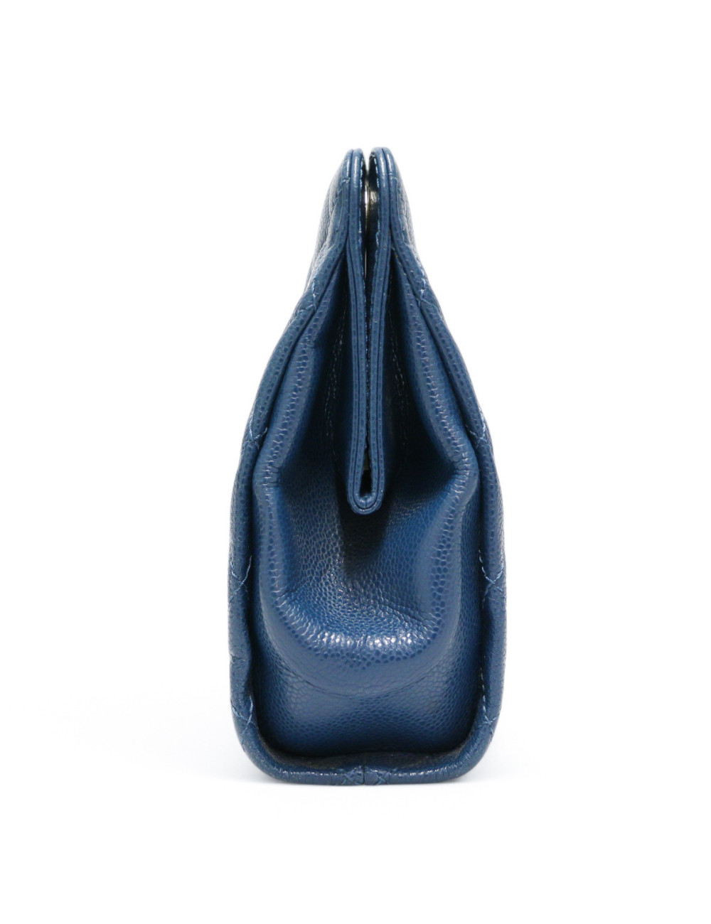 Pochette matelassée Chanel en cuir caviar : livraison express monde