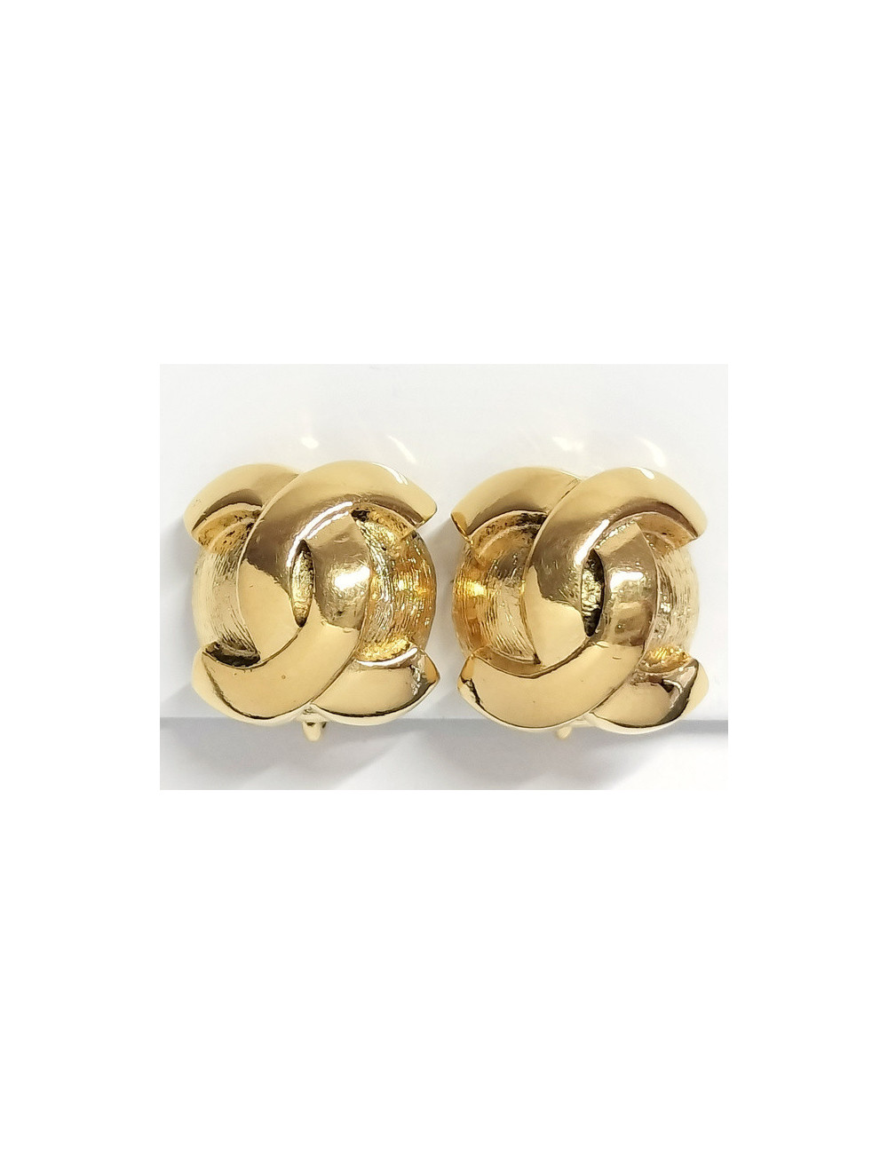 Petite boucles CHANEL dorées