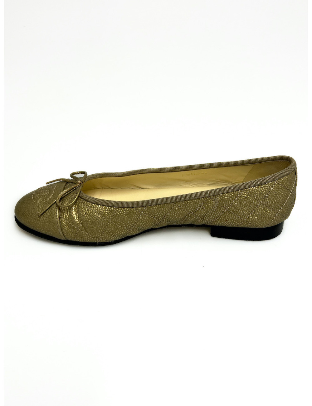 Ballerines T 37,5 CHANEL matelassées dorées