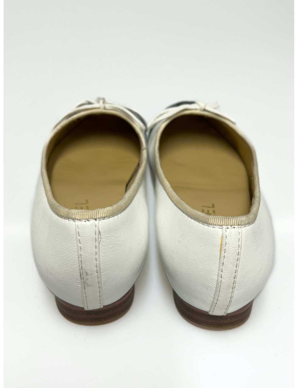 Ballerines Chanel bicolore noir et blanc T35 : livraison gratuite