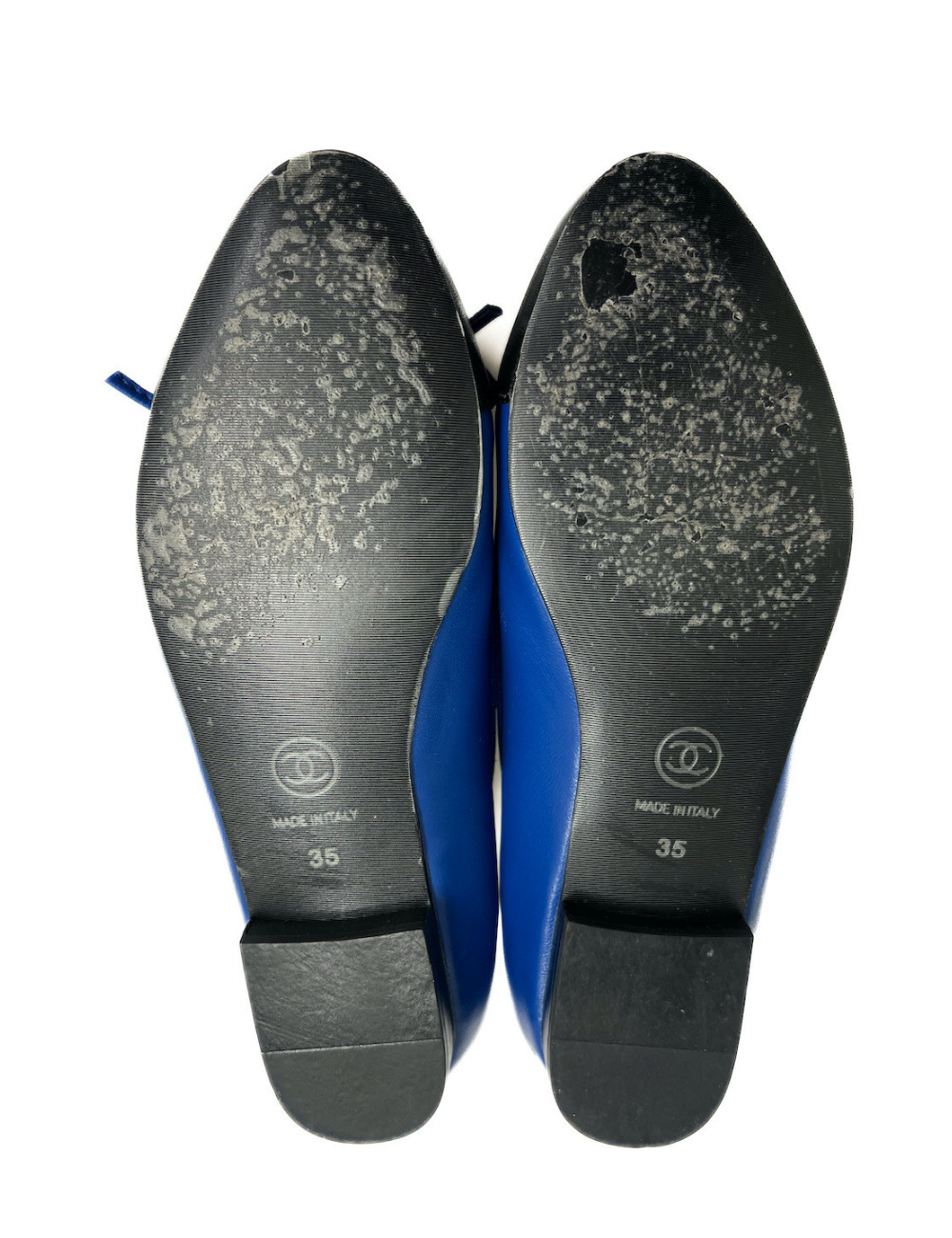 Ballerines Chanel bicolores en cuir bleu et noir disponible d'occasion