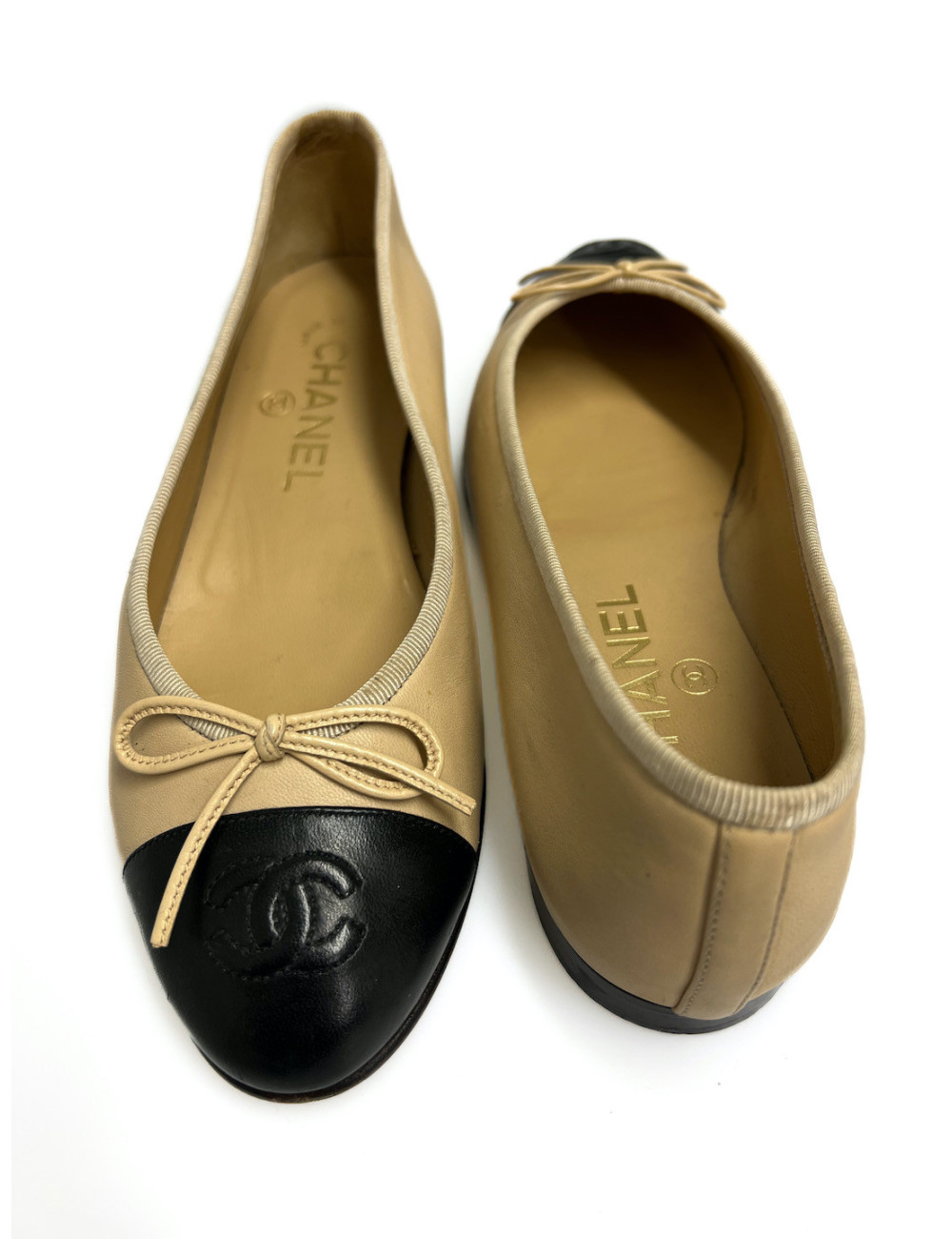Ballerines CHANEL beige et noir