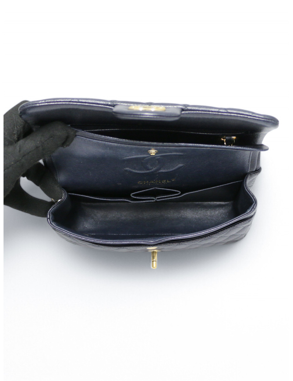 Sac Chanel caviar classique small disponible en seconde main de luxe