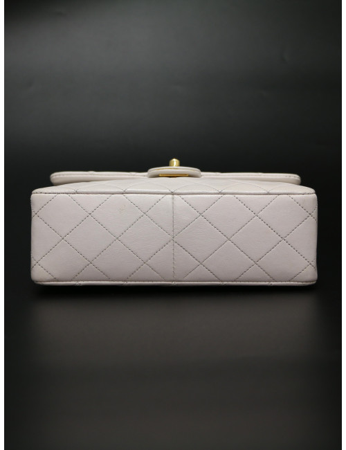 Petit Chanel blanc vintage en cuir : occasion certifiée authentique