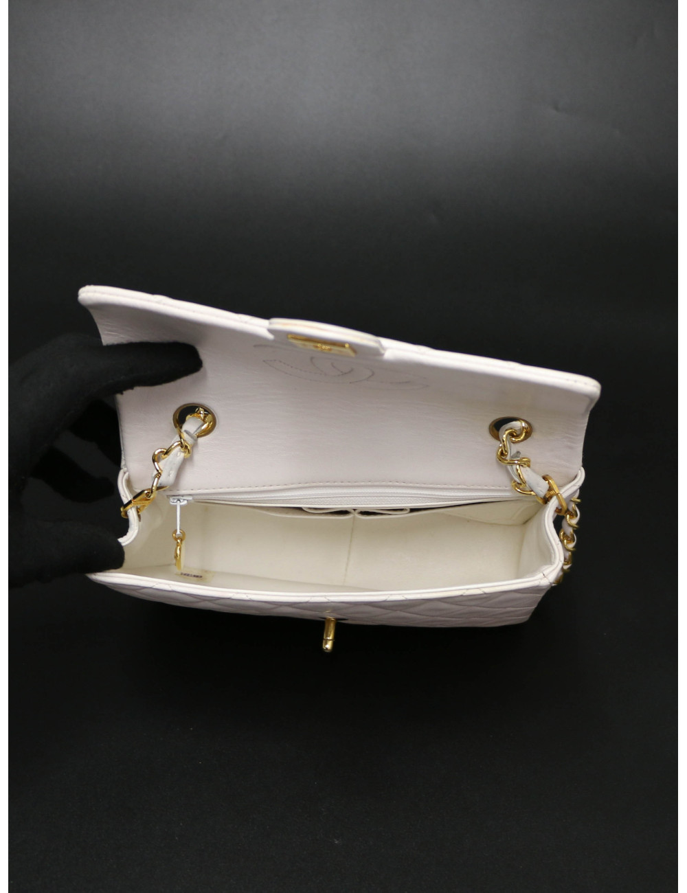 Petit Chanel blanc vintage en cuir : occasion certifiée authentique