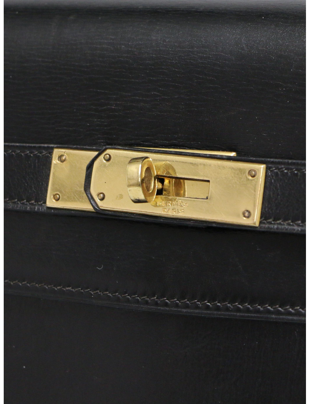 Sac sellier Kelly box 35 Hermès vintage disponible en seconde main de luxe