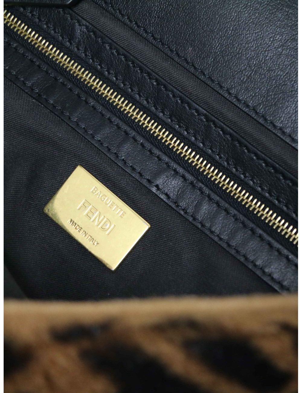 Sac baguette FENDI mouton imprimé FF marron noir