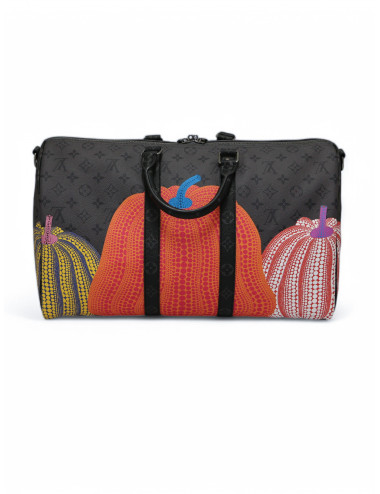 Collaboration entre Louis Vuitton et l'artiste Japonaise, Sac Keepall Yayoi Kusama disponible en seconde main de luxe 2