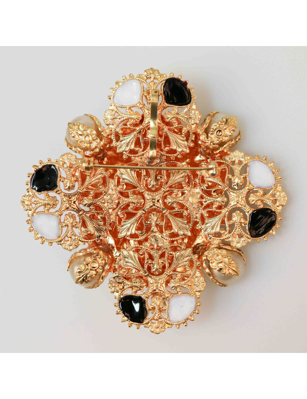 Broche Marguerite de Valois "fureur royale" : fabrication française